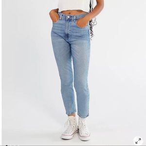 BDG High-Waisted Girlfriend Jean - Light Wash